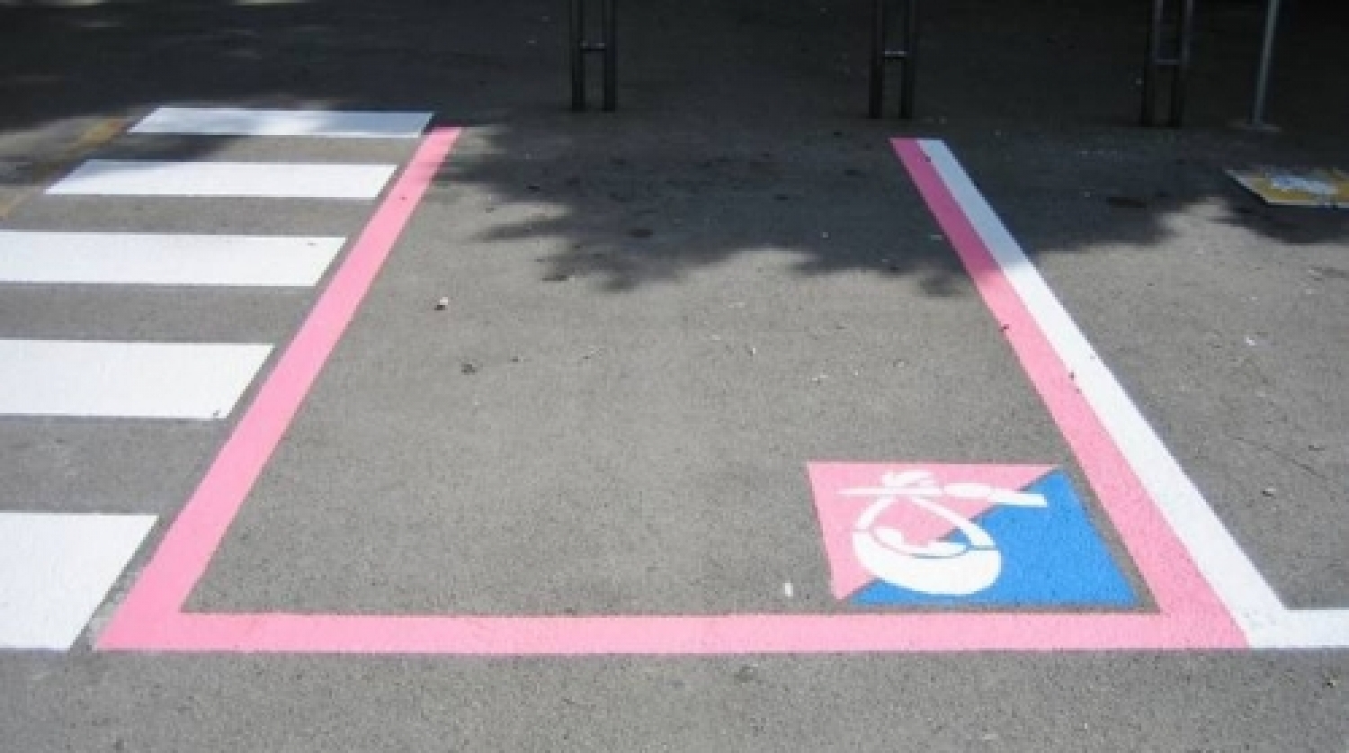 parcheggio rosa.jpg