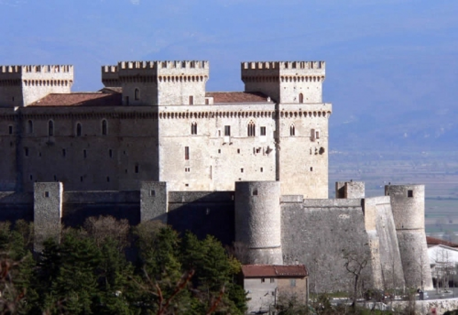 castello piccolomini.jpg